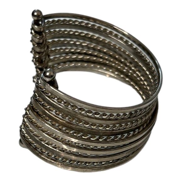 Vintage 1980 Silvertone Cuff Bracelet Twisted and Sleek Retro Look Street Wear - Picture 11 of 11